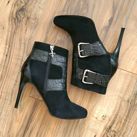 Donald J Pliner | Sued Estero Booties - Picture 1 of 9